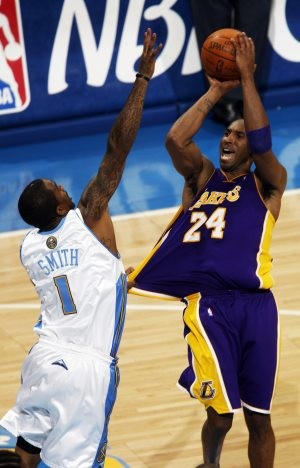 Bryant leads Lakers to NBA finals 