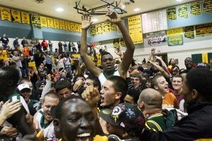 Peoria comes up clutch, eliminates defending champs 