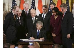 Bush signs nuclear deal with India 
