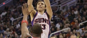 Nash, Stoudemire lead Suns past Milwaukee 