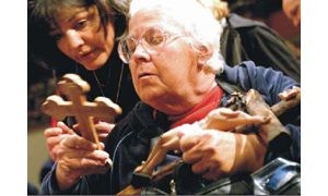 Faithful wait for rare chance to view Christ relics 