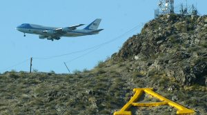 Obama lands, meets dignitaries, heads to ASU 