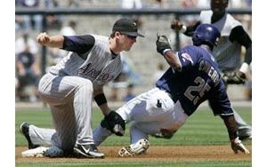 Vargas lifts Diamondbacks over Padres 