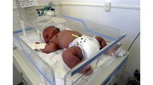 Woman gives birth to giant baby in Brazil 