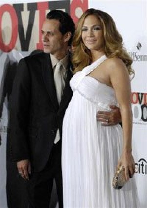 Report: Lopez gives birth to twins in NY 