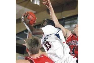 UConn defense clamps down on Arizona 