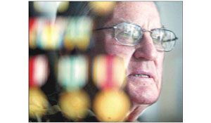 Time ebbs for heroes to share war stories 