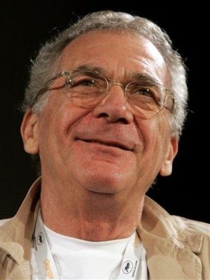 Family, friends gather to mourn director Pollack 