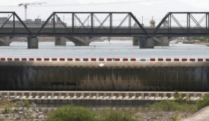 One of Tempe Town Lake’s dams leaking air 
