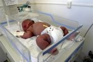 Woman gives birth to giant baby in Brazil 
