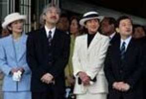 Panel backs women on Japanese throne 