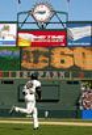 Bonds ties Willie Mays with 660th home run 