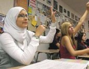 Muslim students balance religion, American lifestyle 