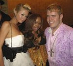 Perez Hilton says he's an 'outsider' 