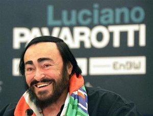Pavarotti to accept music prize in Italy 