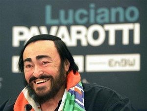 Pavarotti to accept music prize in Italy 