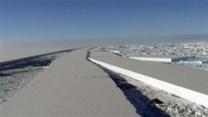 Western Antarctic ice chunk collapses 
