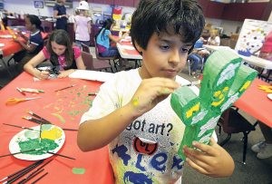 E.V. students decorating U.S. Christmas Tree 