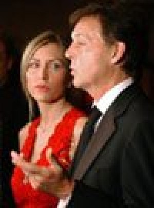 Paul McCartney, wife blame media for split 