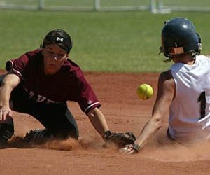 Catcher goes from reserve to hero 