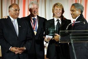 Bon Jovi to repair homes in Philadelphia 