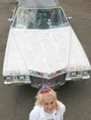 ‘Cadillac Sue’ drives rolling memorial to Iraq war dead 