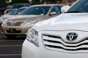 Toyota cites stuck accelerator risk for big recall 