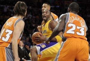 Kobe, Lakers stop Suns cold 