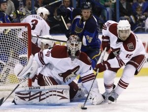 Bryzgalov, Coyotes shut out Blues 
