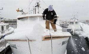Storm blankets snow across Midwest, New England 