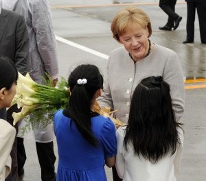 Summit opens with spotlight on aid for Africa 