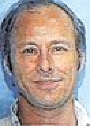 Police continue hunt for Scottsdale homicide suspect 