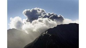 Mount St. Helens belches more steam 