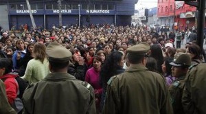 Chile appeals for aid; army takes on looters 
