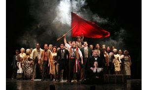 Good news from the old barricade: Aging ‘Les Miz’ still compelling 