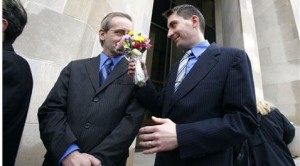 Same-sex couples begin tying knot in Iowa 