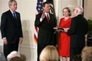 Roberts takes oath as chief justice 