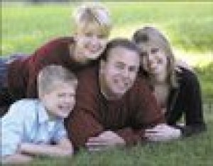 Take a family portrait without losing your head 