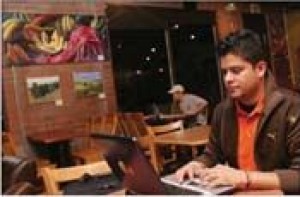 Struggling artists seek new venue for their work 