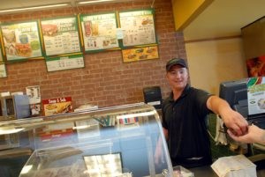 More diners downsize to fast-food restaurants 