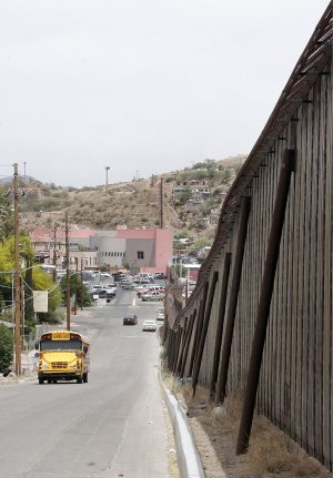 Violence across border frightens Nogales residents 