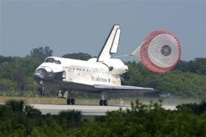 Shuttle Discovery crew glad to be back on ground 