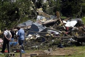 Survivors search for belongings amid Ark. tornado wreckage 