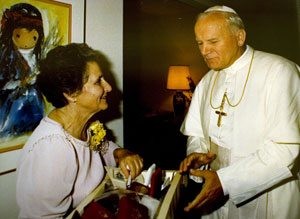 Phoenix woman who befriended pope dies at 88 