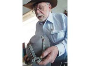 Gallery owner to evaluate jewelry at roadshow 