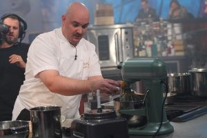 Iron Chef narrowly defeats Valley’s Lee Hillson 