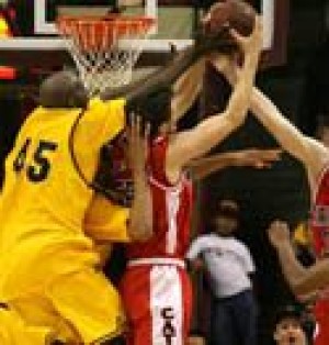Arizona defeats Arizona State, 61-58 