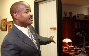 Diversity office director to retire 