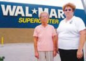 Wal-Mart workers organize 