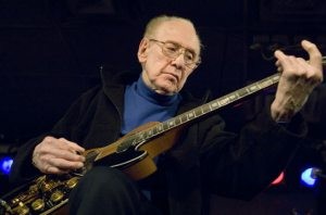 Guitar legend-inventor Les Paul dies at 94 